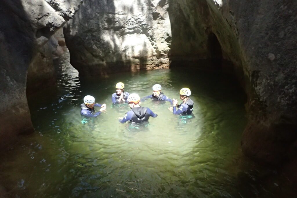 Vive con tu grupo de amigos una experiencia sin igual en el Barranco de Viu de Llevata.