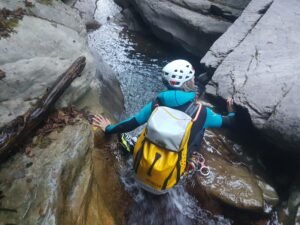Salto a poza en el Barranco de les Espones