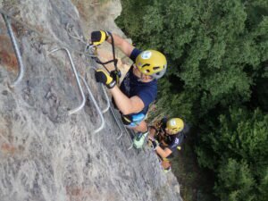 Haz de tu escapada al Valle de Boí una experiencia inolvidable: comparte la aventura vertical con tu pareja o tu grupo.