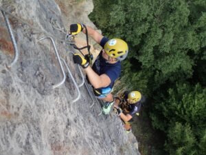 Haz de tu escapada al Valle de Boí una experiencia inolvidable: comparte la aventura vertical con tu pareja o tu grupo.