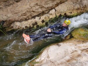 Un tobogán tumbado en el Rio Blanco
