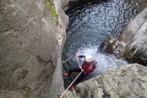 Rápel entre cascadas en el Barranco de Liri, Valle de Benasque
