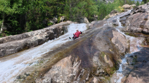 Tobogán pulido por el agua en el barranco de Besiberri
