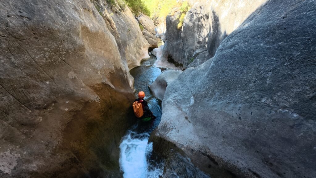Passadís estret i aquàtic del barranc d'Erta a prop de la Vall de Boí