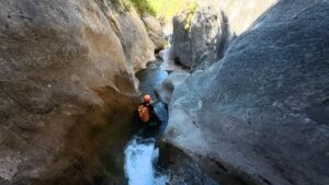 Pasillo estrecho y acuático del barranco de Erta cerca del Valle de Boí