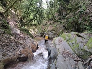progresando por el barranco de Roi, Vall Fosca