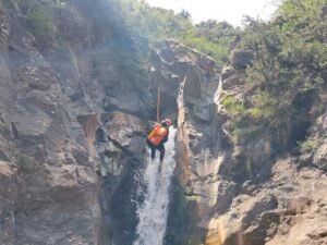 Barranquista descendiendo el barranco de Roi, nivel intermedio