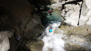 tobogan entre paredes de granito en el barranco de Trigoniero