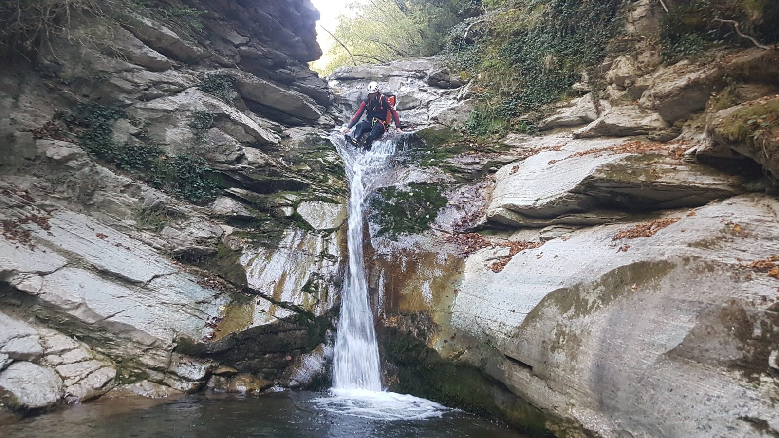 Salto a poza en el Barranco de les Espones