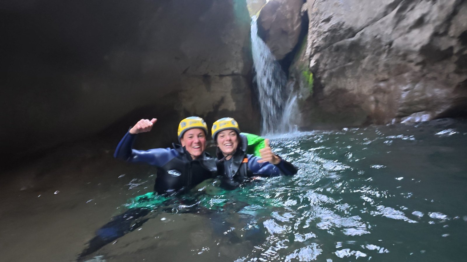 Una pareja en el Barranco de Erta