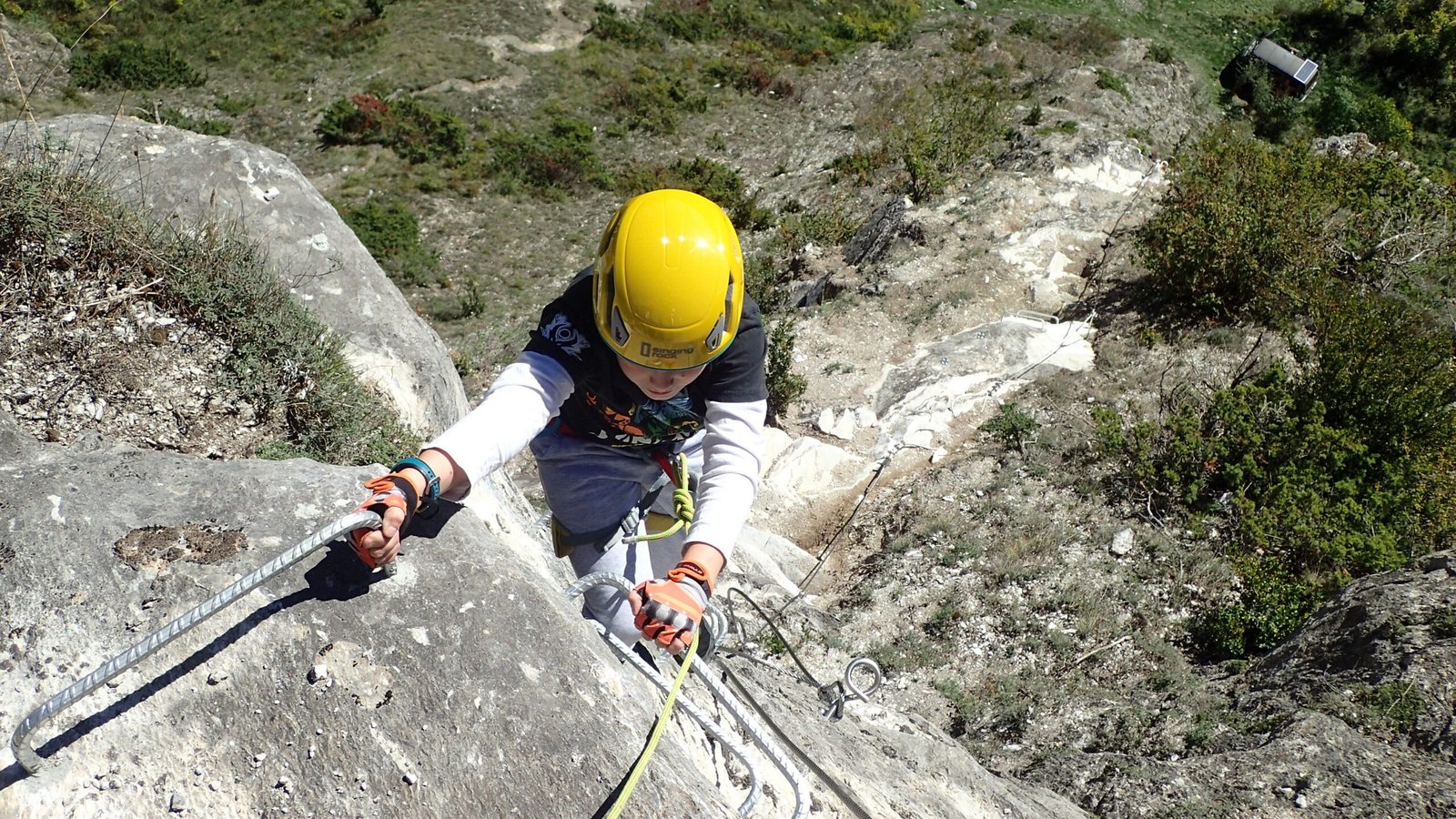 Cada paso hacia arriba es una nueva emoción compartida: descubre la magia de la vía ferrata en familia
